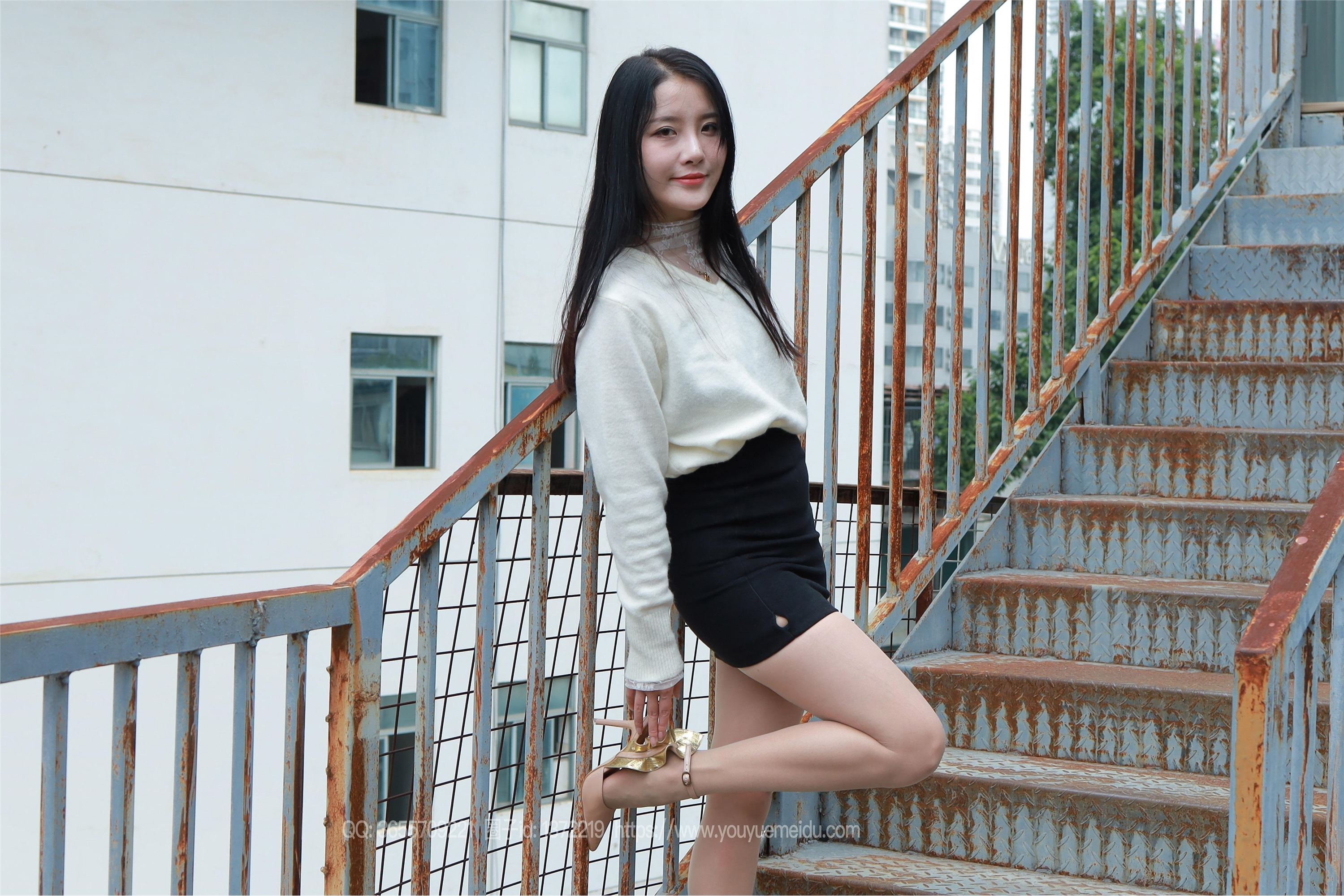 IESS异思趣向  2025.03.03 丝享家 1991 婉萍《酒杯美腿》